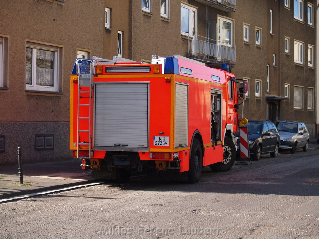 Brand Wohnung mit Menschenrettung Koeln Vingst Ostheimerstr  P066.JPG